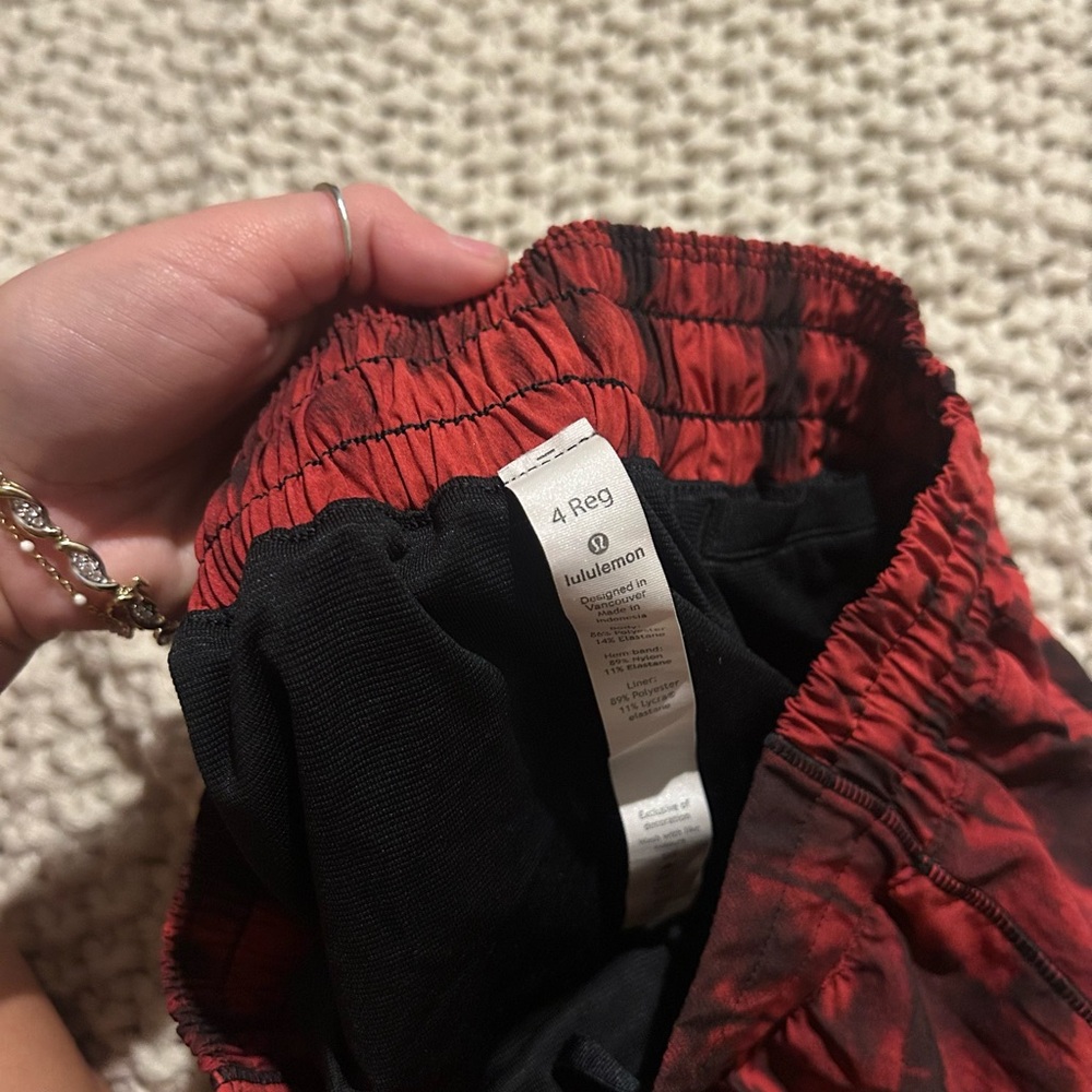 Lululemon Game Day shorts size 4, 2.5 inch